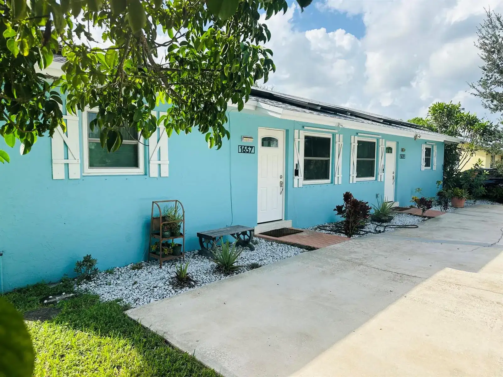 1657 MAGNOLIA Lane, West Palm Beach FL 33417 photo 2