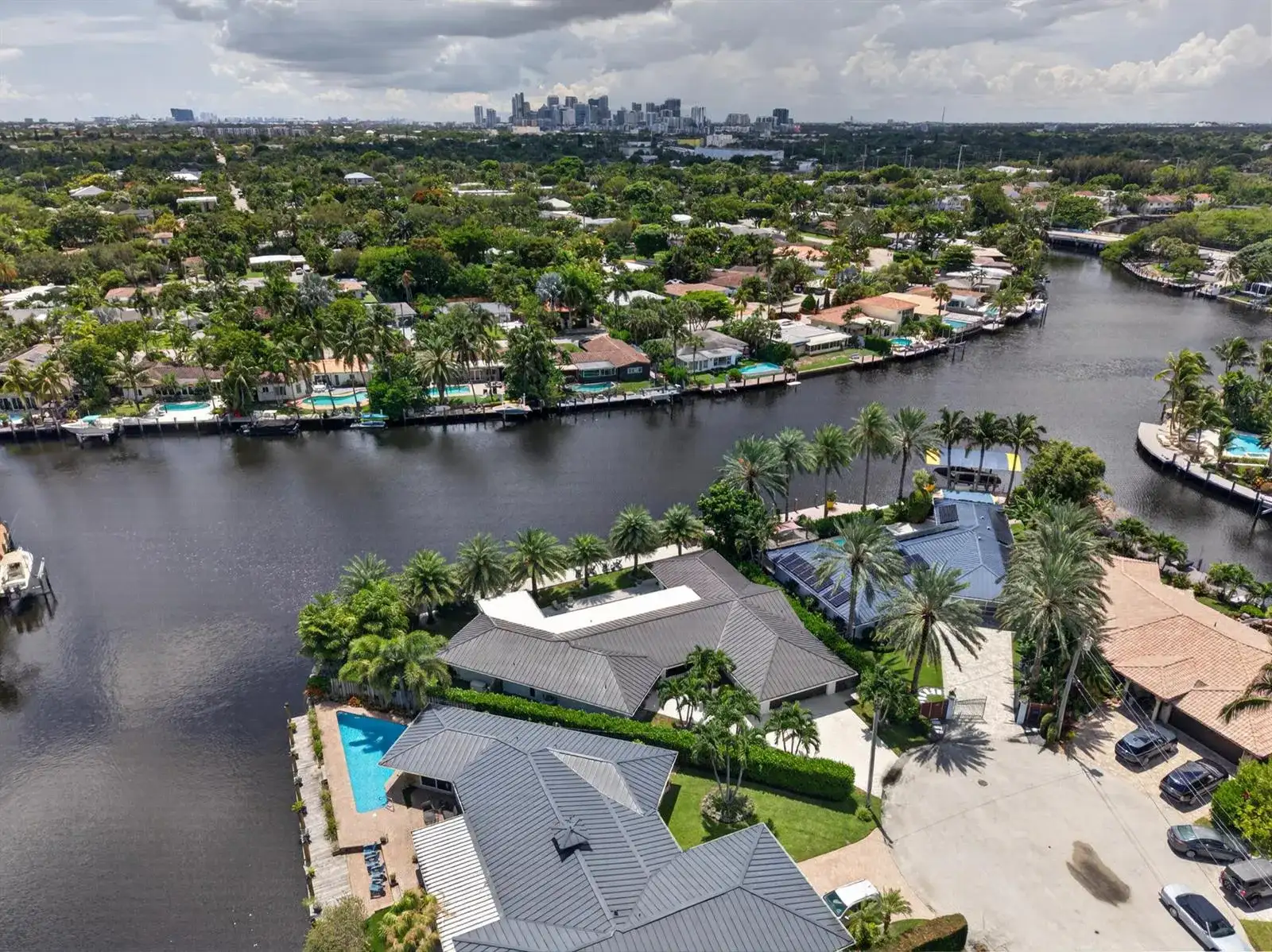 2118 NE 15TH Terrace, Wilton Manors FL 33305 photo 2
