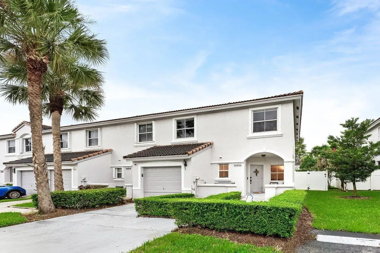 16856 SW 1ST Place, Pembroke Pines FL 33027 photo 2