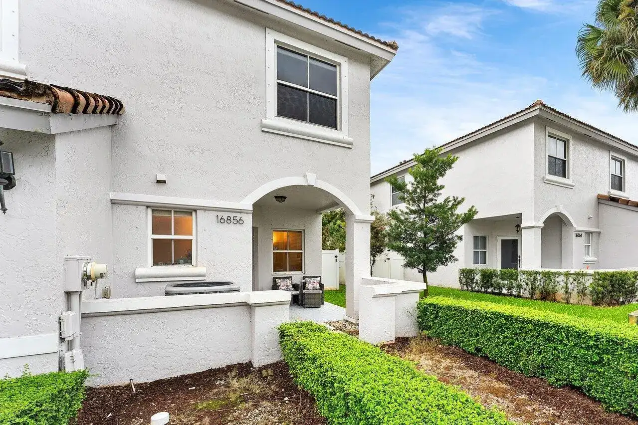 16856 SW 1ST Place, Pembroke Pines FL 33027 photo 3