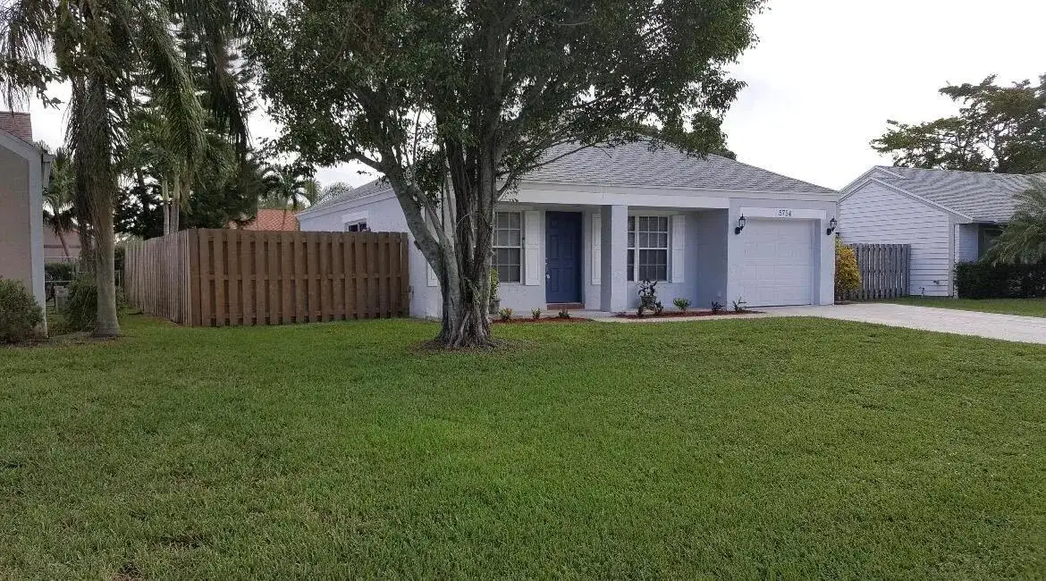 5754 PEBBLE BROOK Lane, Boynton Beach FL 33472 photo 2