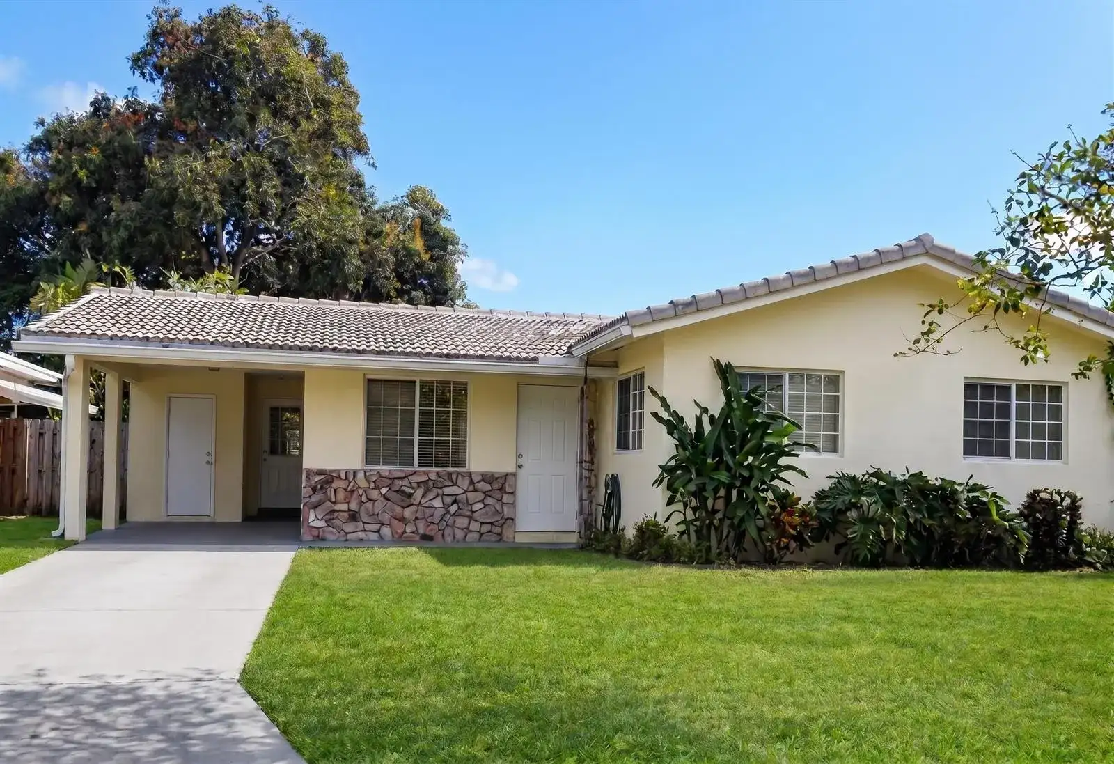 531 SW 11TH Avenue, Hallandale Beach FL 33009 photo 4