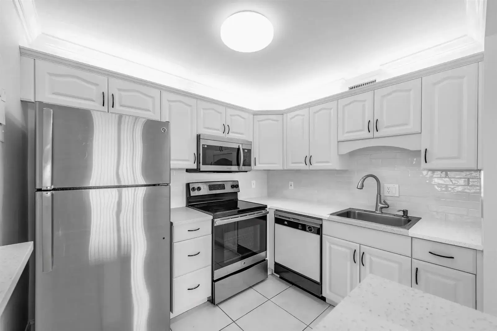 190 Saxony D, Delray Beach FL 33446 photo 3