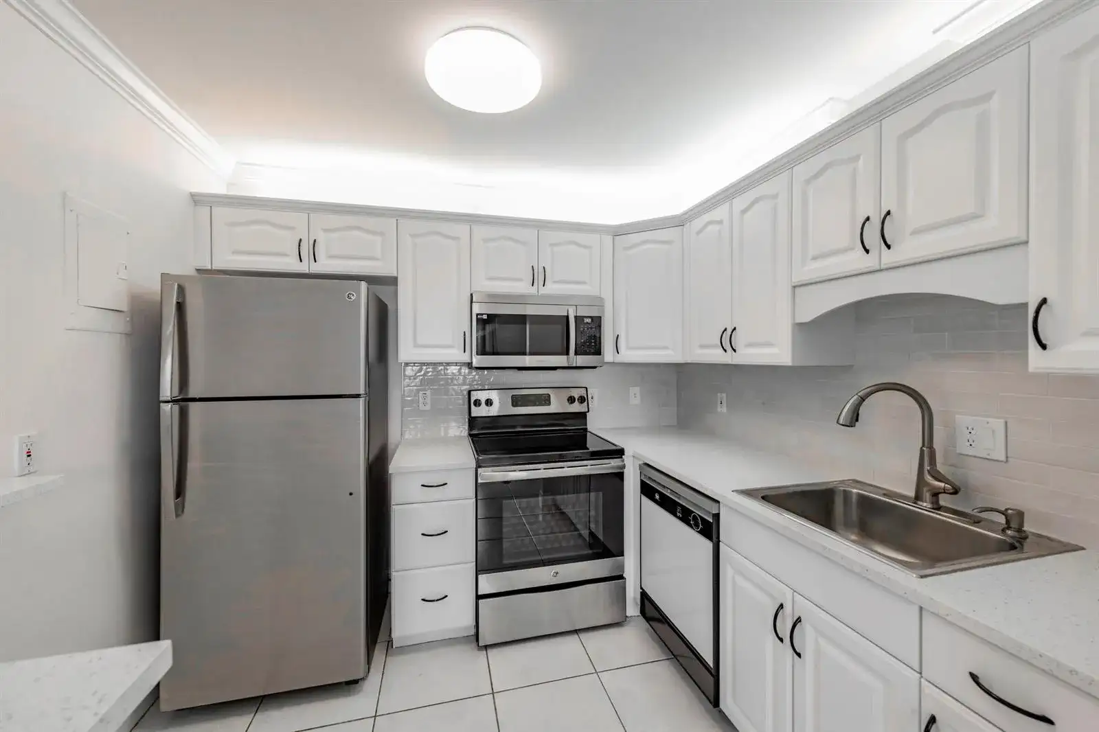 190 Saxony D, Delray Beach FL 33446 photo 4