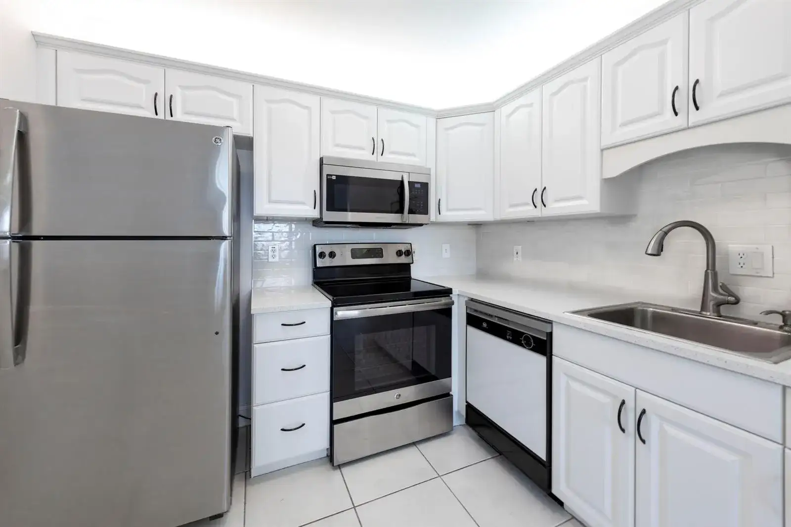 190 Saxony D, Delray Beach FL 33446 photo 5