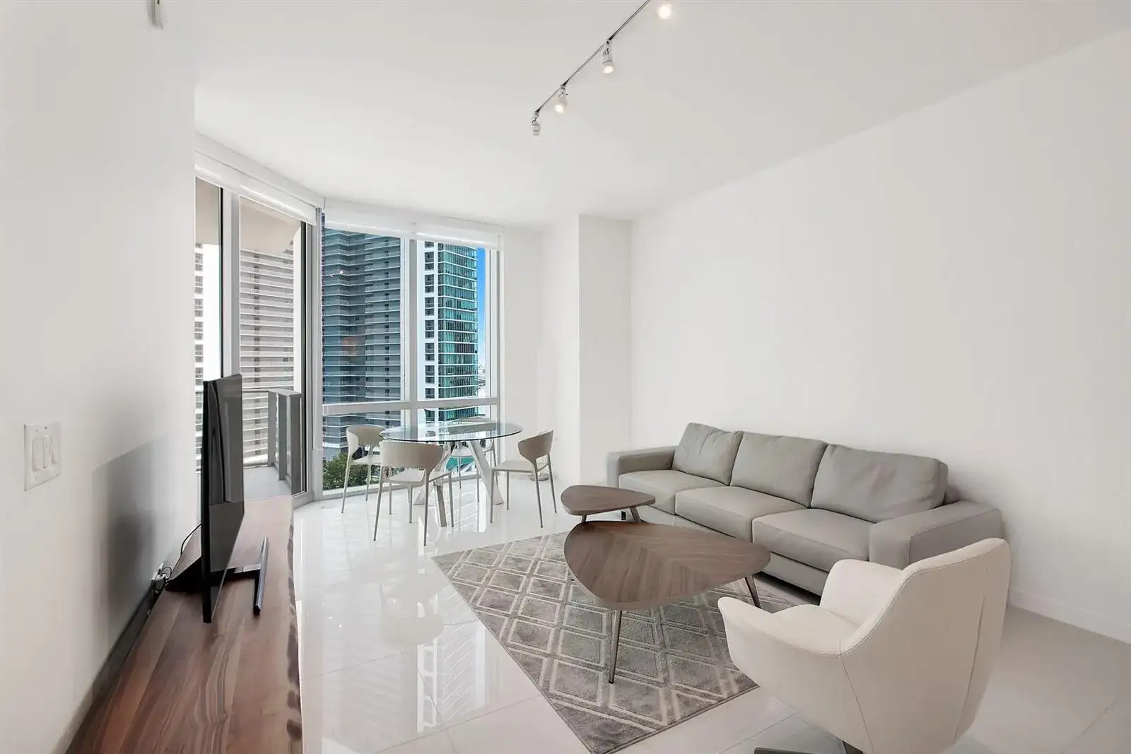 851 NE 1ST Avenue # 2005, Miami FL 33132 photo 3