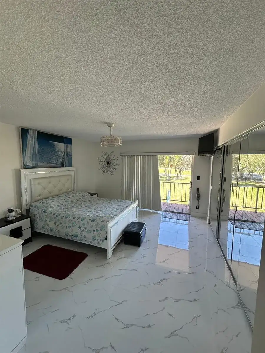 4557 LUXEMBURG Court, Lake Worth FL 33467 photo 2