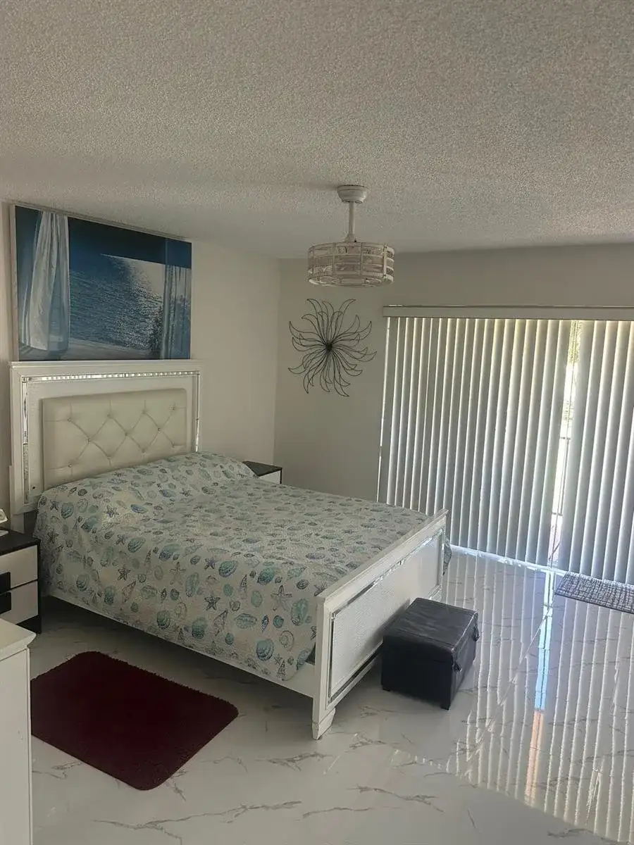 4557 LUXEMBURG Court, Lake Worth FL 33467 photo 3