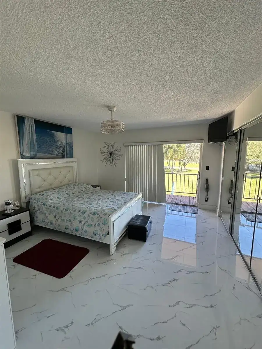 4557 LUXEMBURG Court, Lake Worth FL 33467 photo 4