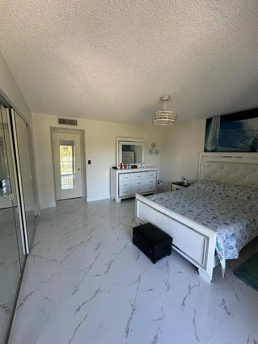 4557 LUXEMBURG Court, Lake Worth FL 33467 photo 5