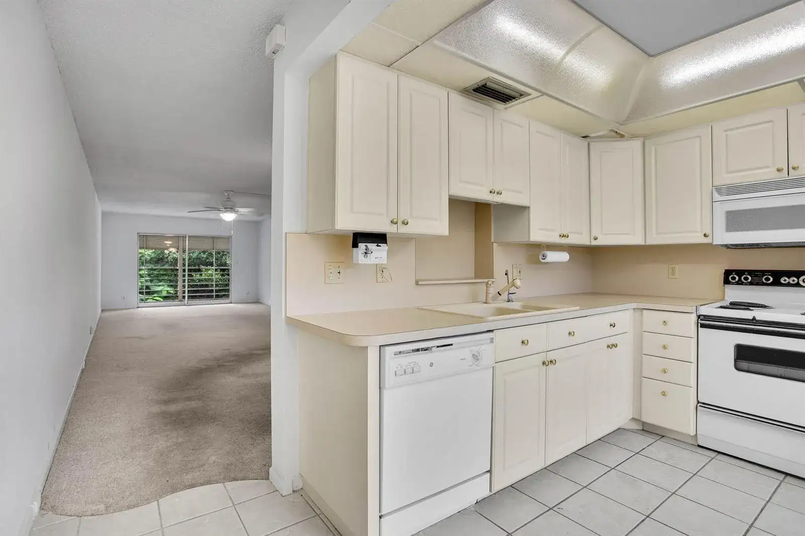 3002 Portofino Isle # M3, Coconut Creek FL 33066 photo 2