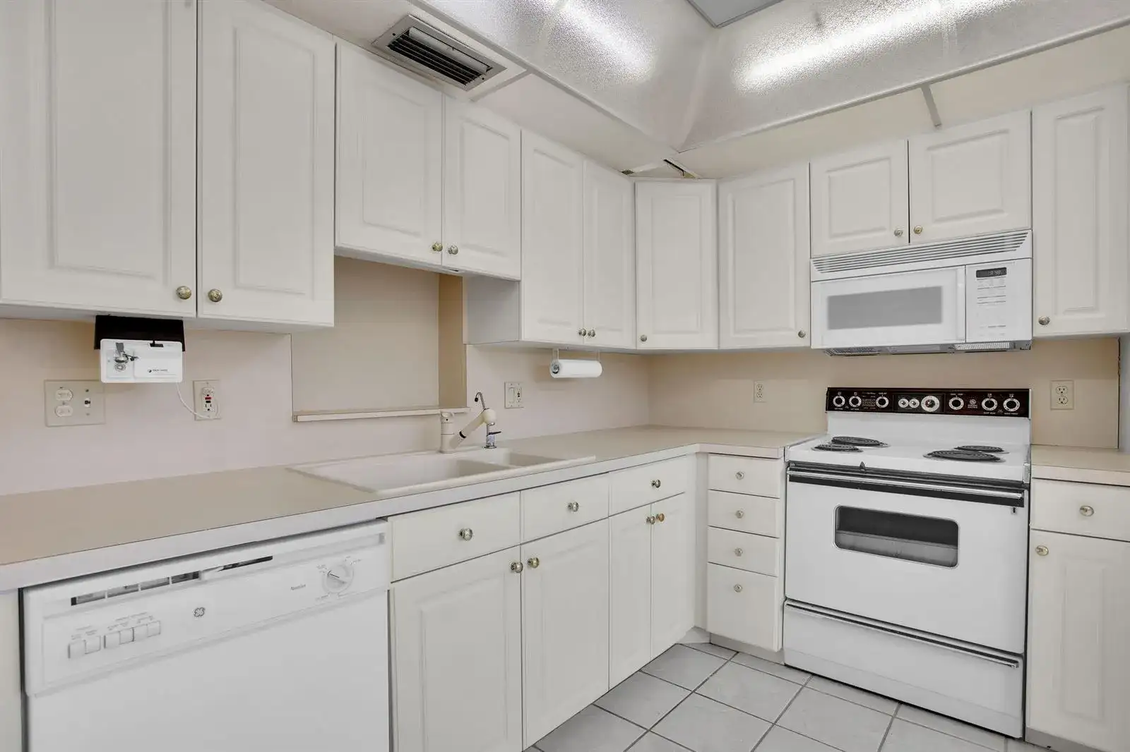 3002 Portofino Isle # M3, Coconut Creek FL 33066 photo 3