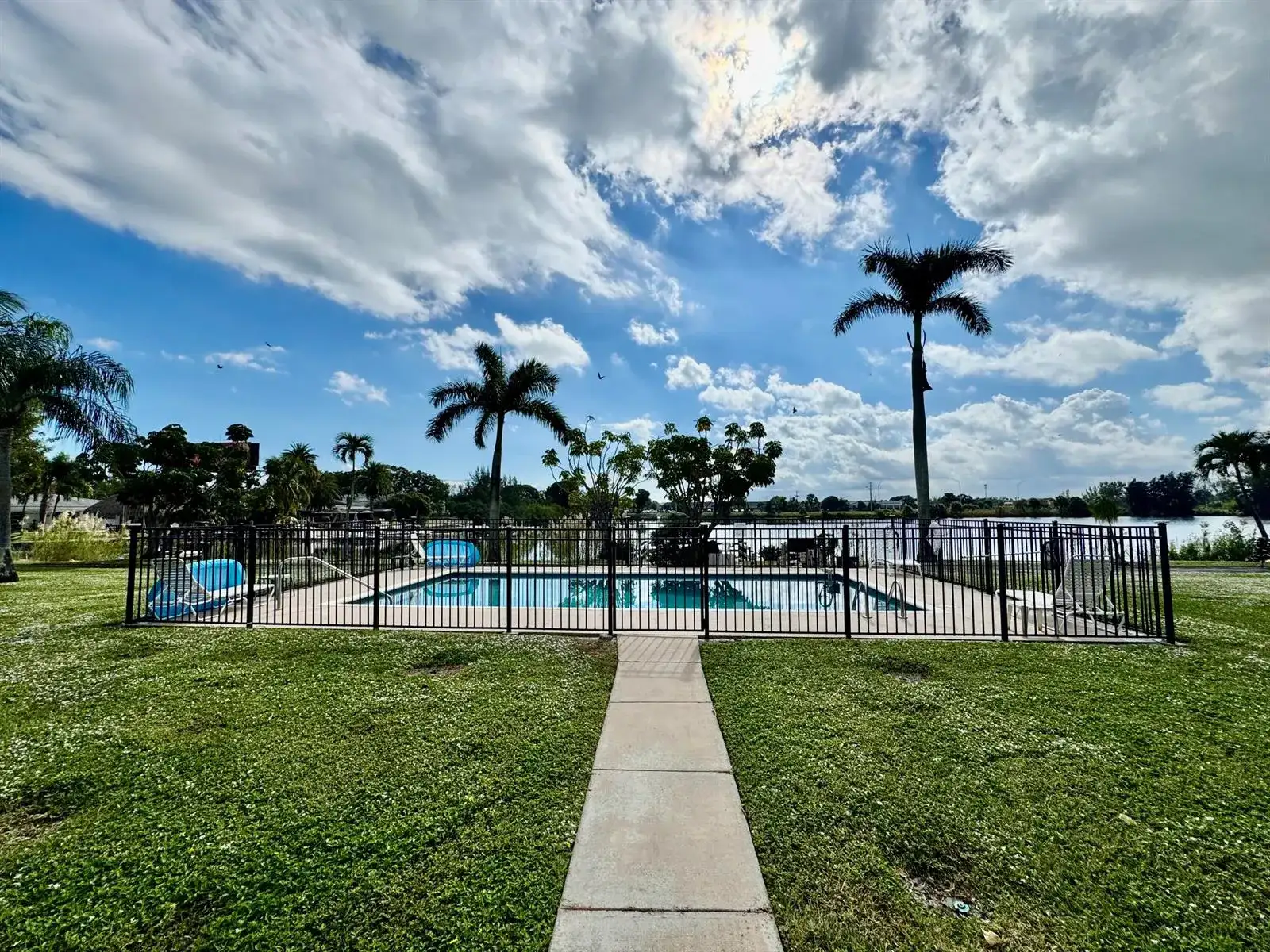 960 CRYSTAL LAKE # 206, Deerfield Beach FL 33064 photo 2