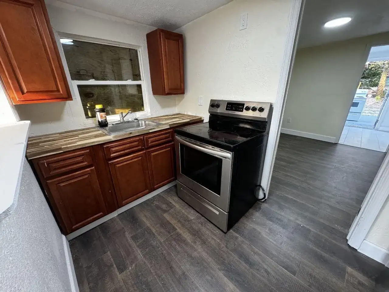 916 N 10TH Street, Fort Pierce FL 34950 photo 2
