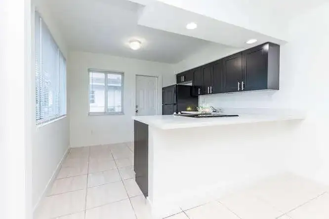 320 SW 10th Terrace, Hallandale Beach FL 33009 photo 5