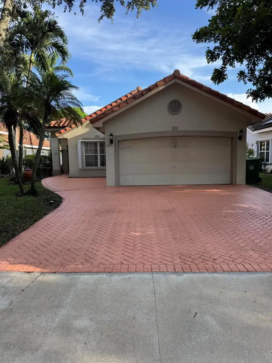 12535 SW 7th Place, Davie FL 33325 photo 2