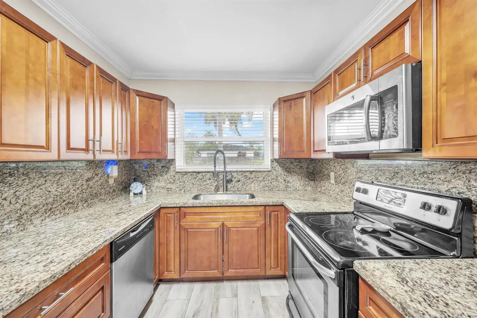 301 SE 3RD Terrace, Dania Beach FL 33004 photo 4