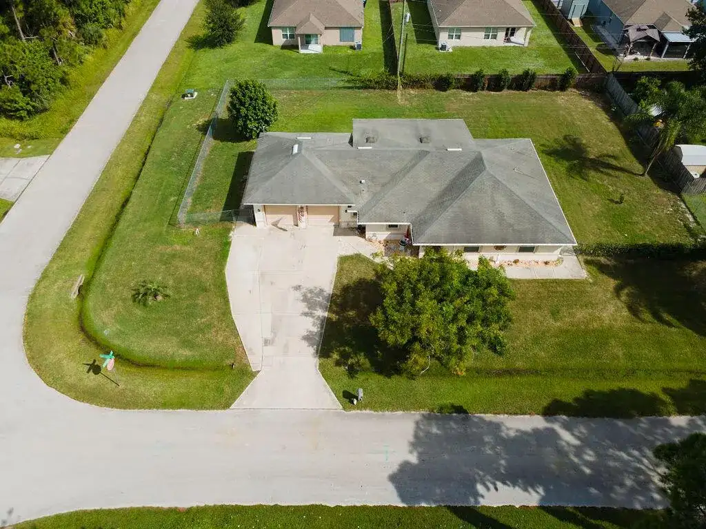 601 ANTIGUA Street NE, Palm Bay FL 32907 photo 2