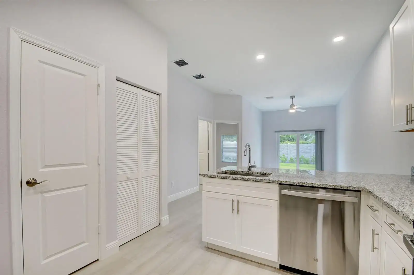 703 DAWN Place # C, Lantana FL 33462 photo 5