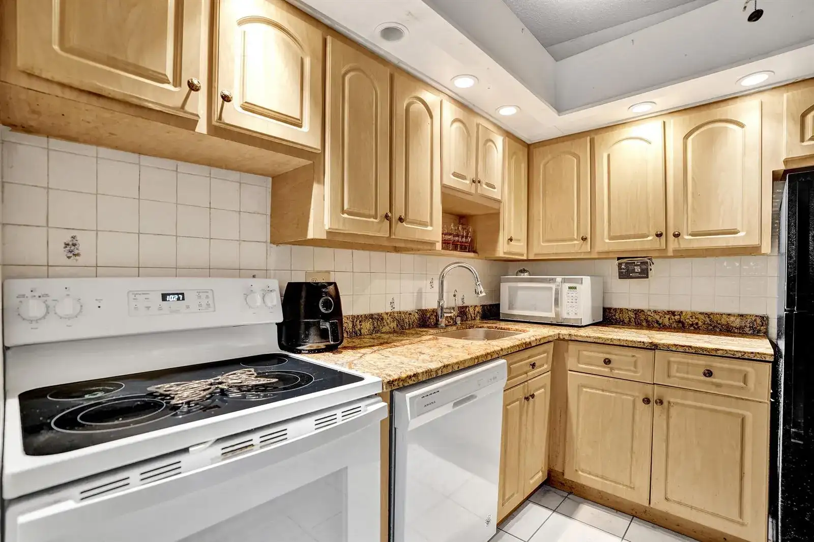 9414 S BELFORT Circle # 215, Tamarac FL 33321 photo 4