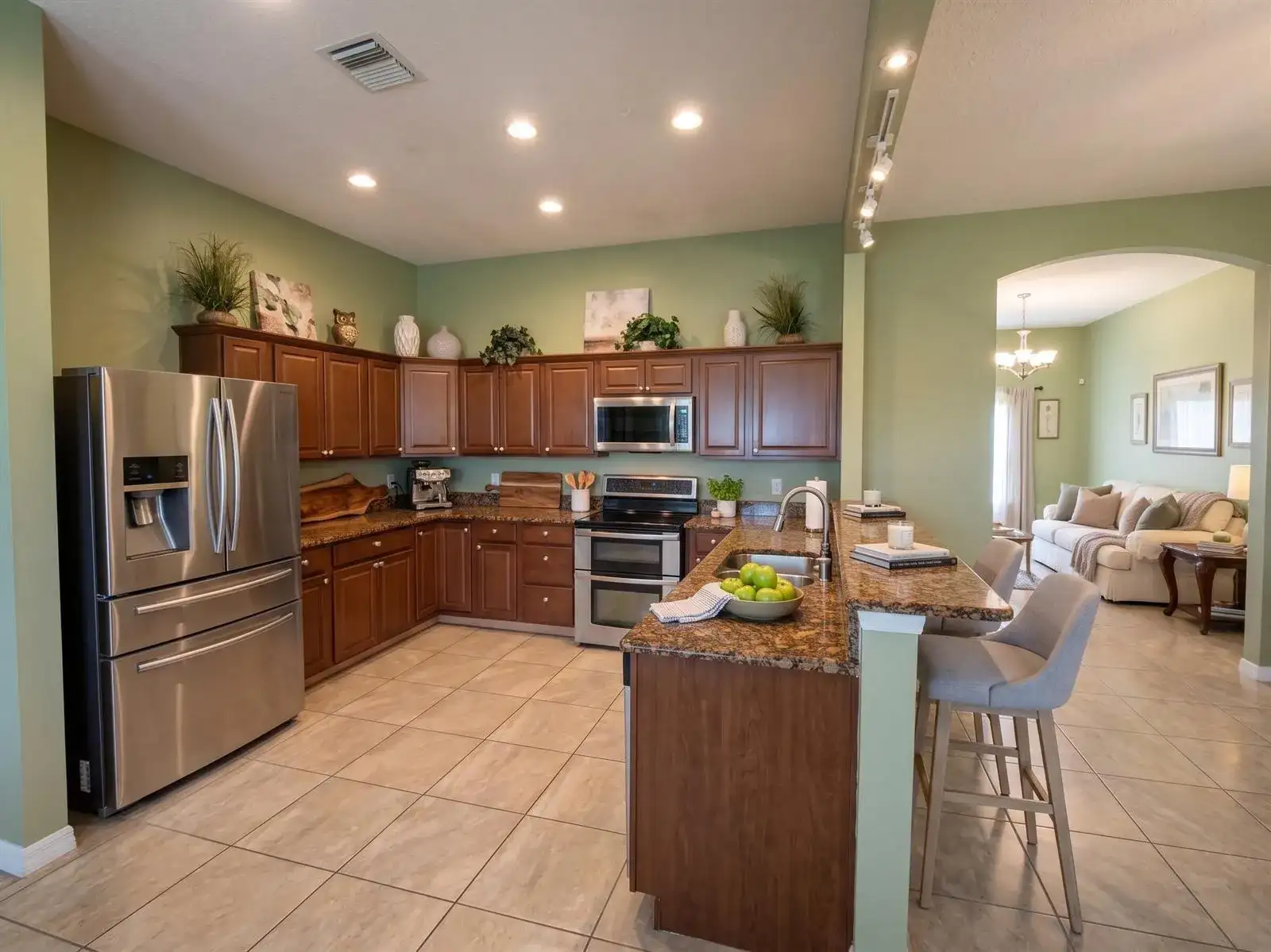 561 SE Walters Terrace, Port St. Lucie FL 34983 photo 2