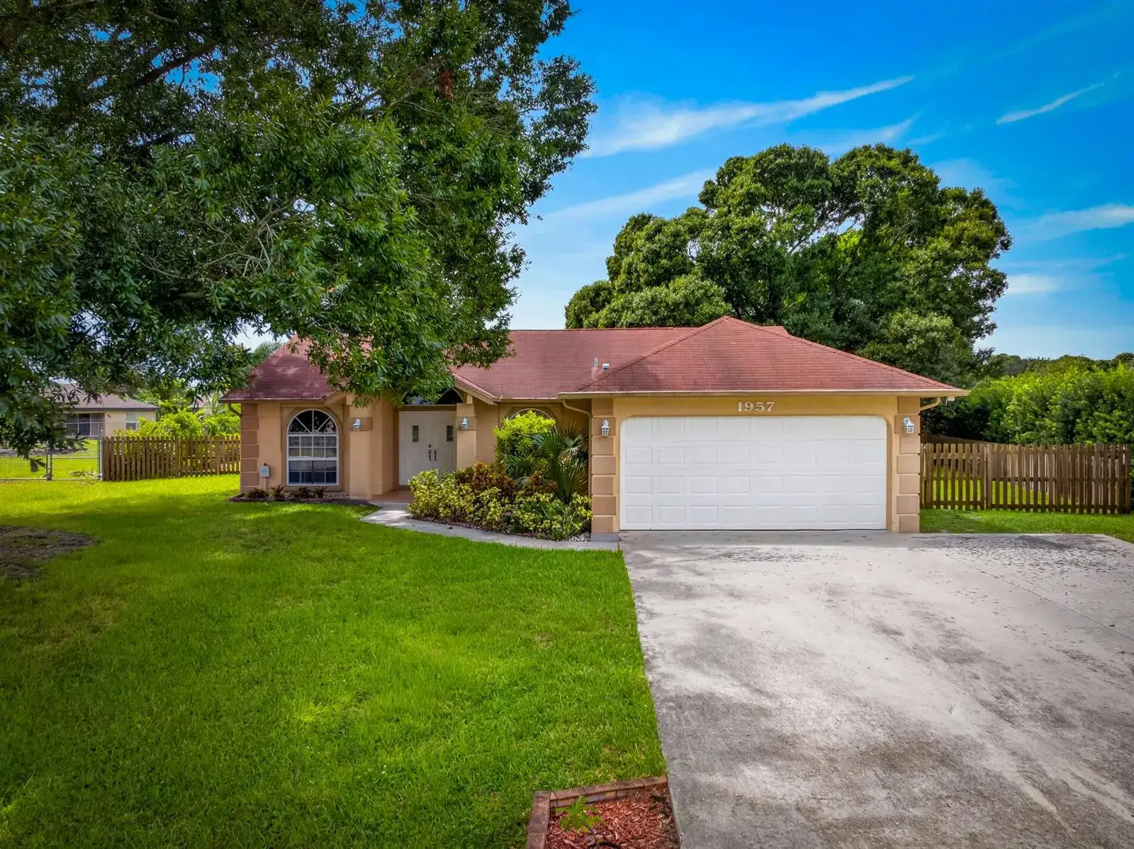 1957 SE DRANSON Circle, Port St. Lucie FL 34952 photo 2