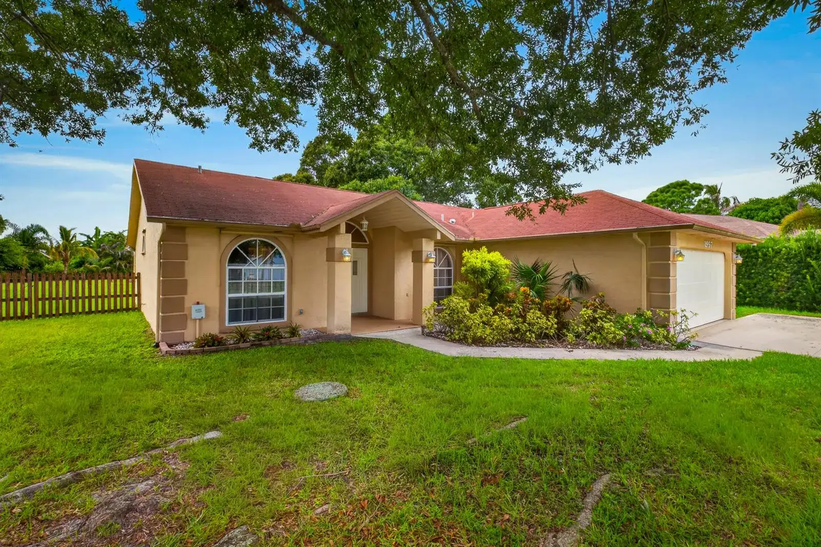 1957 SE DRANSON Circle, Port St. Lucie FL 34952 photo 3