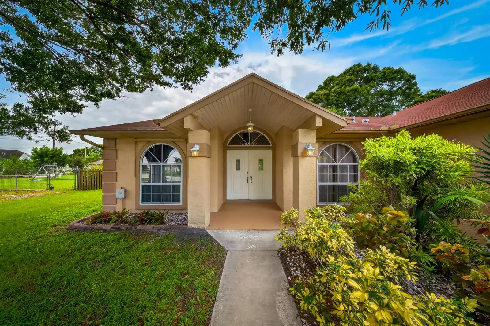 1957 SE DRANSON Circle, Port St. Lucie FL 34952 photo 4