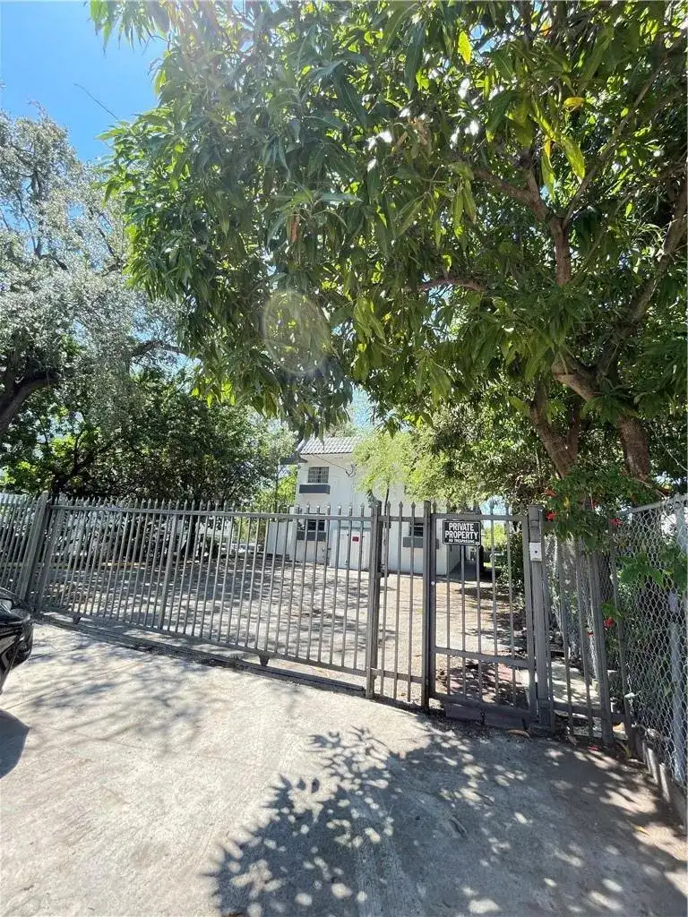 1052 NW 4TH Street # 4, Miami FL 33128 photo 2