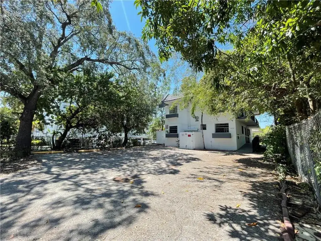 1052 NW 4TH Street # 4, Miami FL 33128 photo 4