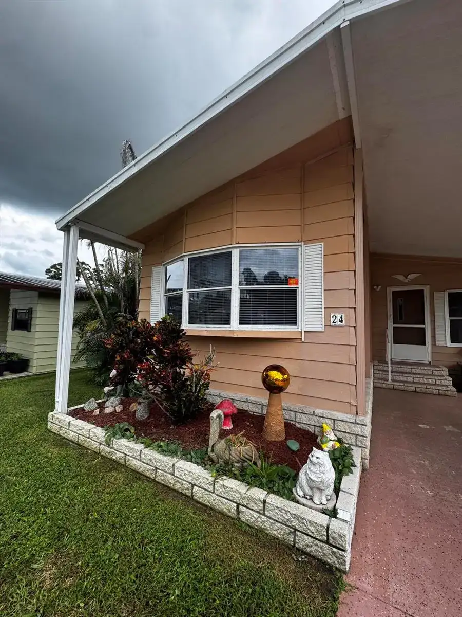 24 Flores Del Norte, Fort Pierce FL 34951 photo 2