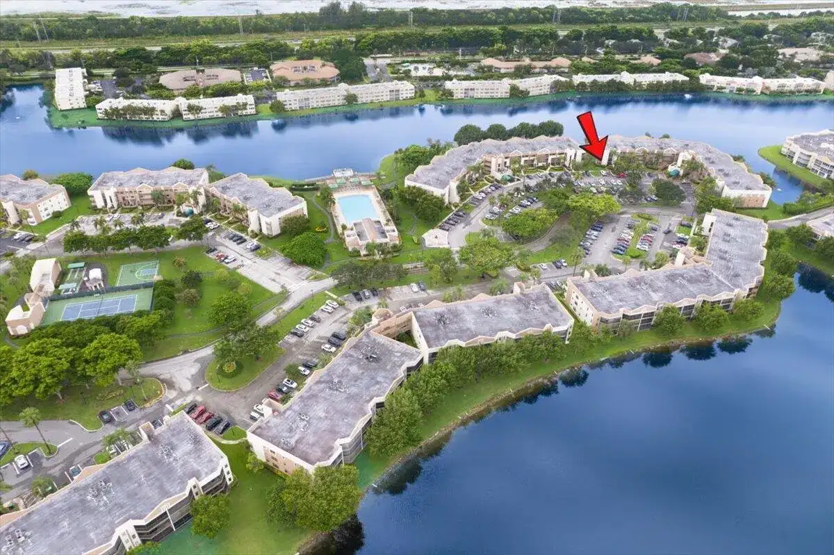 7501 Fairfax Drive, Tamarac FL 33321 photo 2