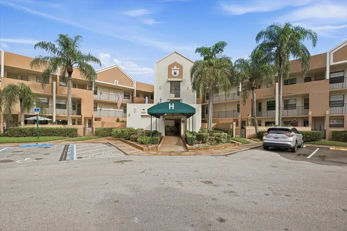 7501 Fairfax Drive, Tamarac FL 33321 photo 4