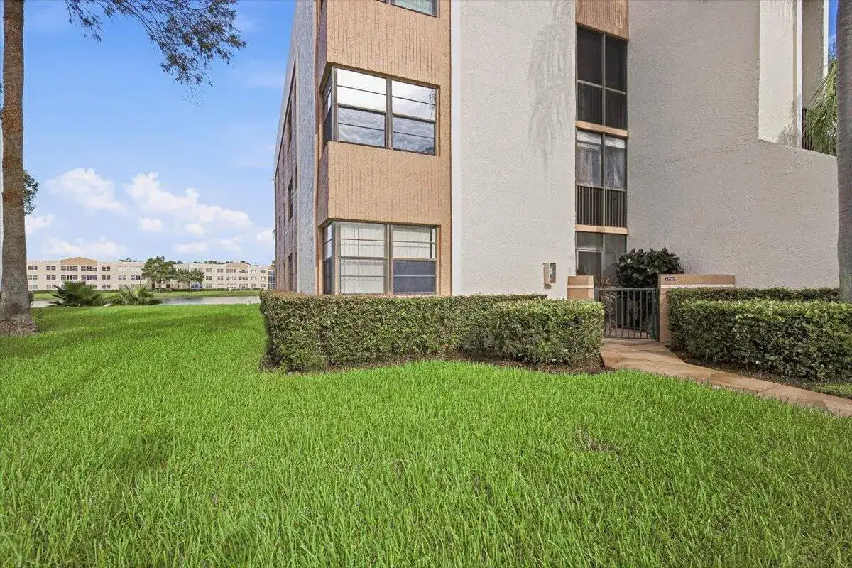 7501 Fairfax Drive, Tamarac FL 33321 photo 5