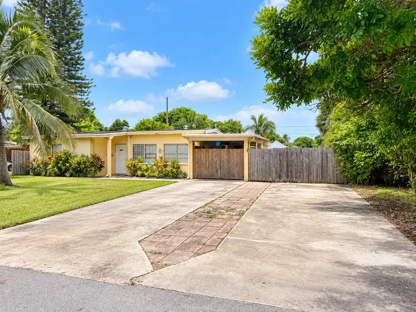 2205 NE 4th Court, Boynton Beach FL 33435 photo 3