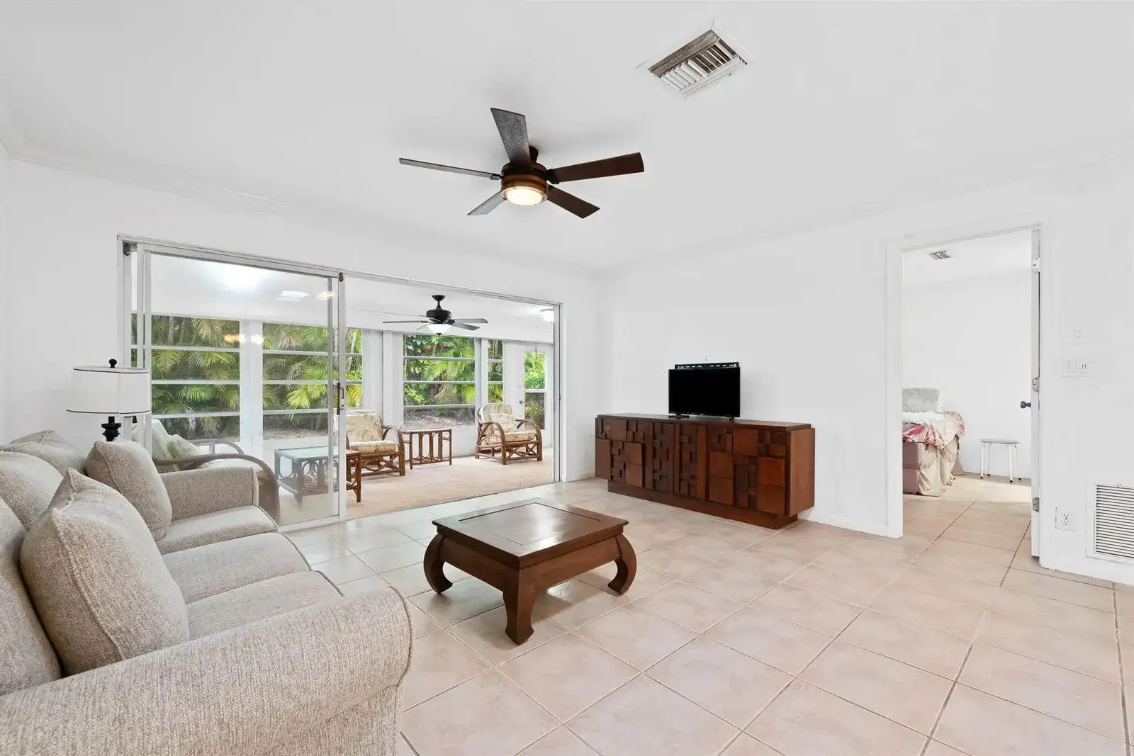 143 SE 7th Street, Deerfield Beach FL 33441 photo 4