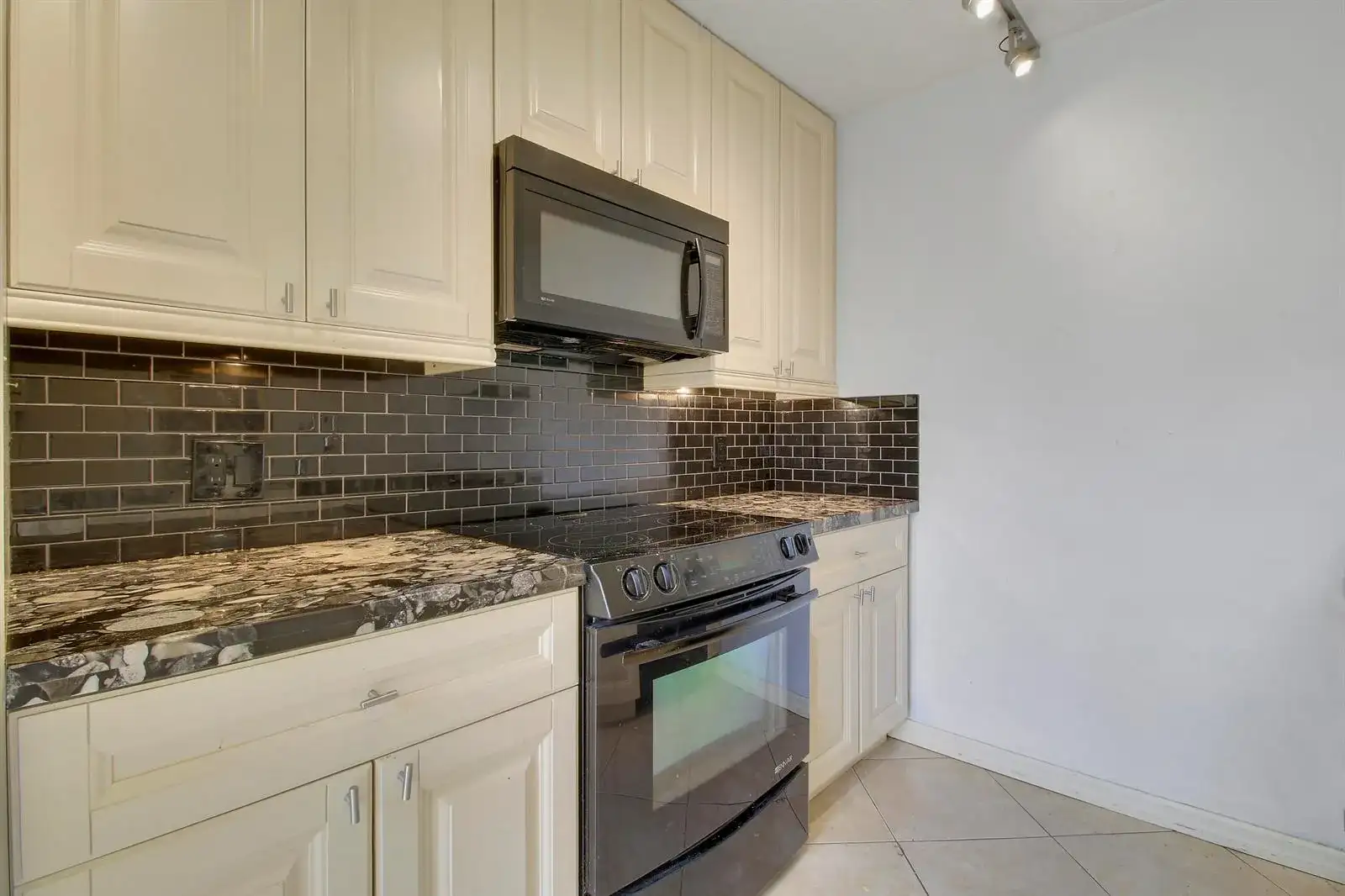 2218 22nd Way, West Palm Beach FL 33407 photo 4