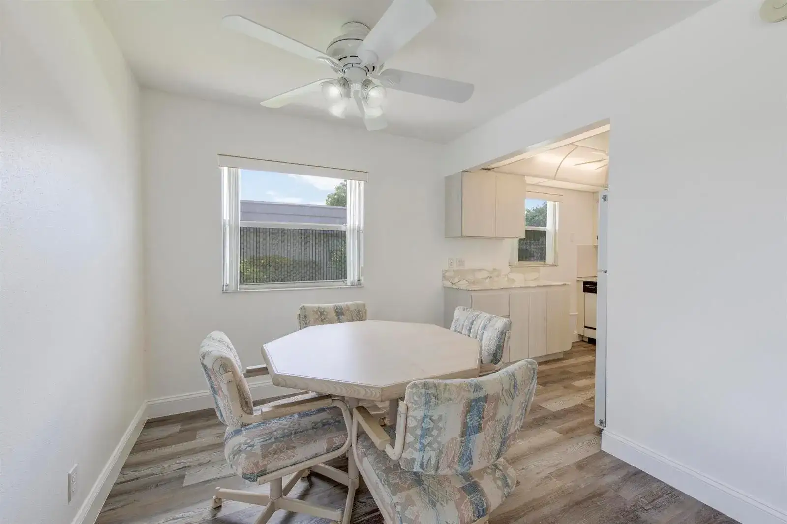 189 Valencia H, Delray Beach FL 33446 photo 5