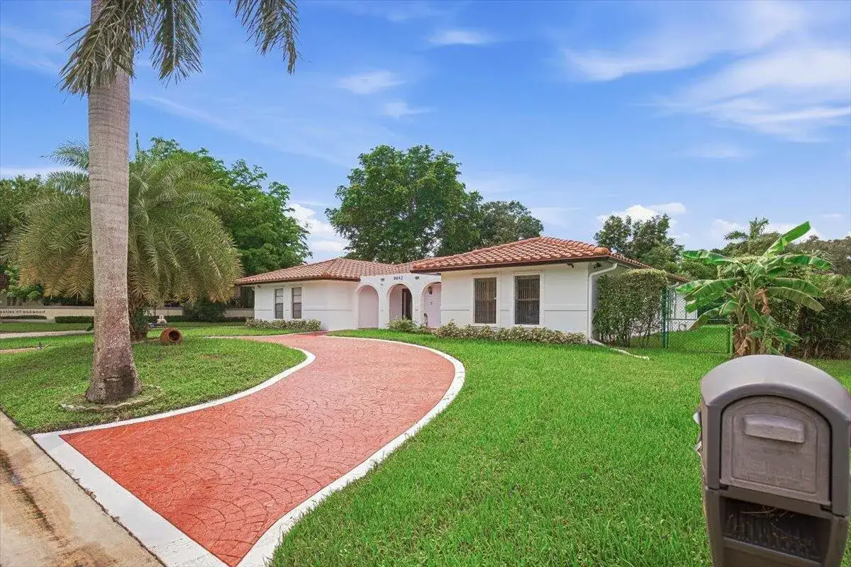 9642 NW 1ST Place, Coral Springs FL 33071 photo 2