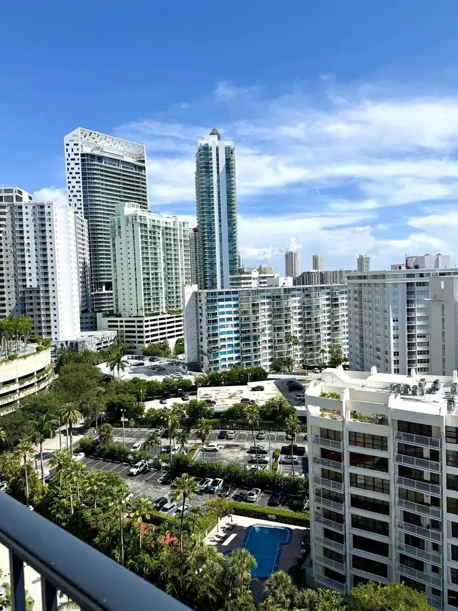 1450 BRICKELL BAY Drive # 1702, Miami FL 33131 photo 2