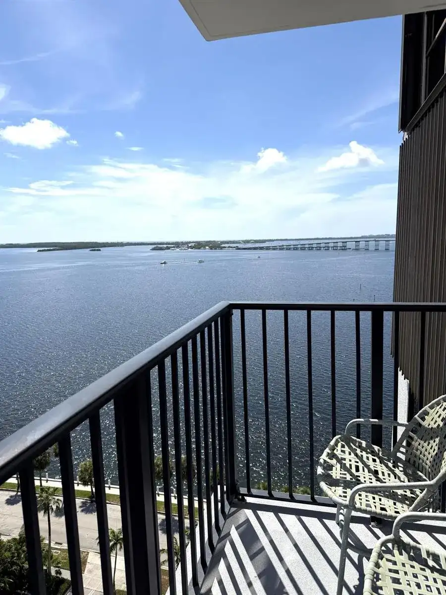 1450 BRICKELL BAY Drive # 1702, Miami FL 33131 photo 3