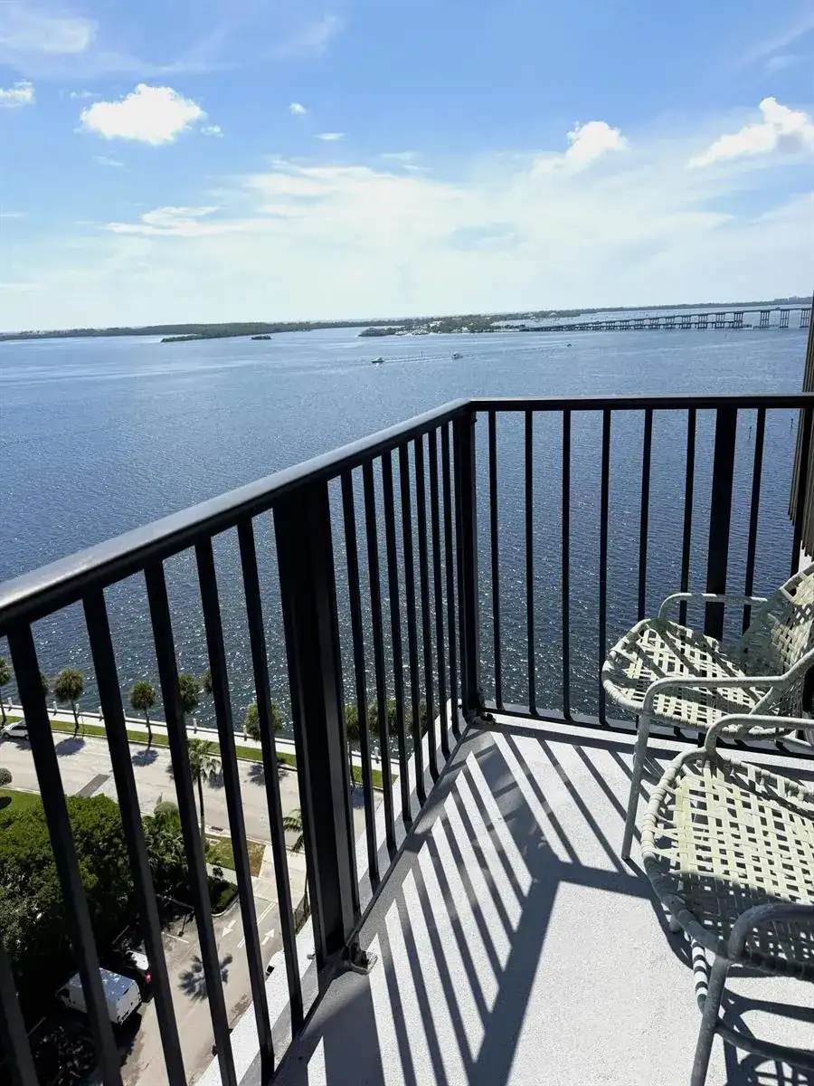 1450 BRICKELL BAY Drive # 1702, Miami FL 33131 photo 4