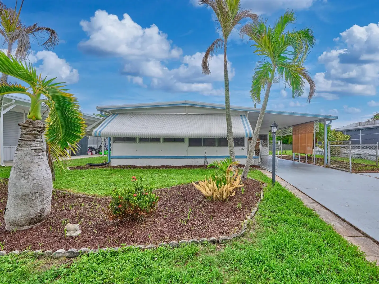 7965 SE WREN Avenue, Hobe Sound FL 33455 photo 2
