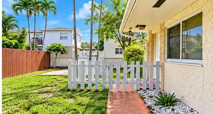 812 NE 2ND Street # 2, Hallandale Beach FL 33009 photo 2