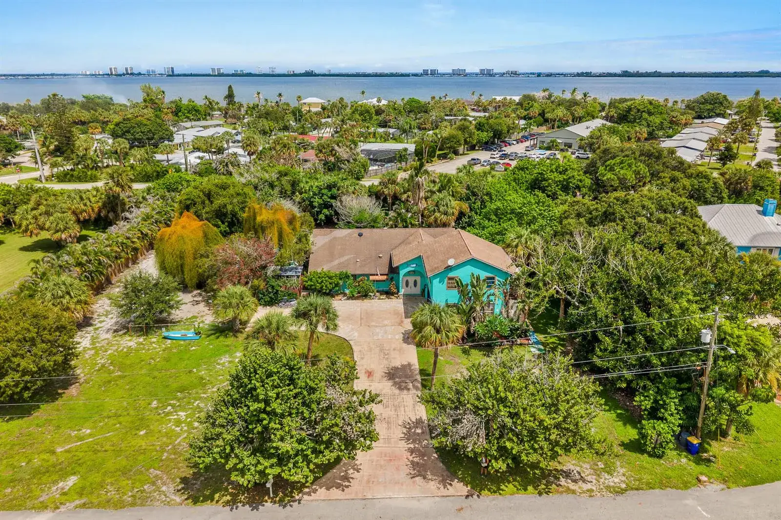 1271 NE SUNRISE Terrace, Jensen Beach FL 34957 photo 2