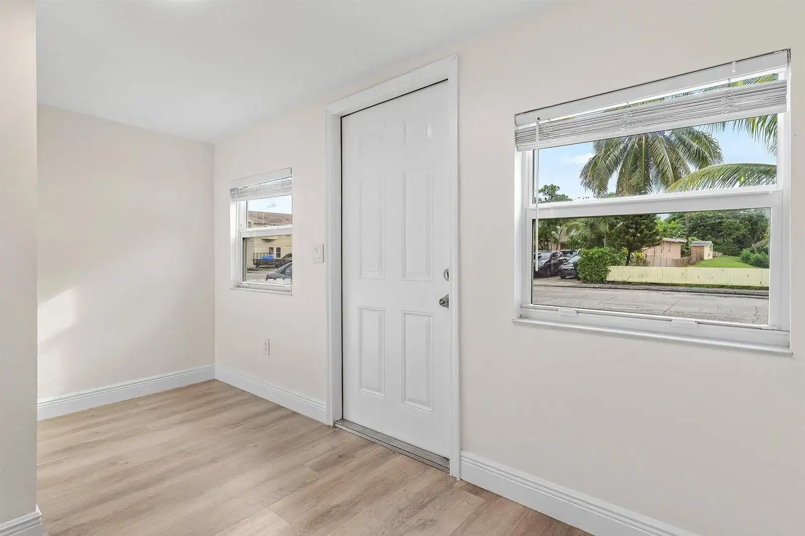 413 N E Street, FL 33460 photo 4