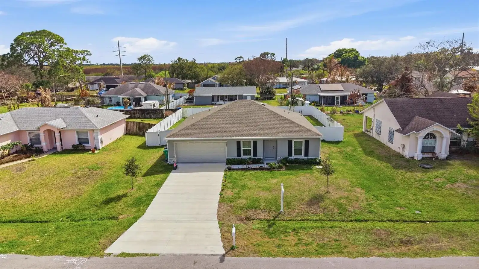 684 SE CRESCENT Avenue, Port St. Lucie FL 34984 photo 3