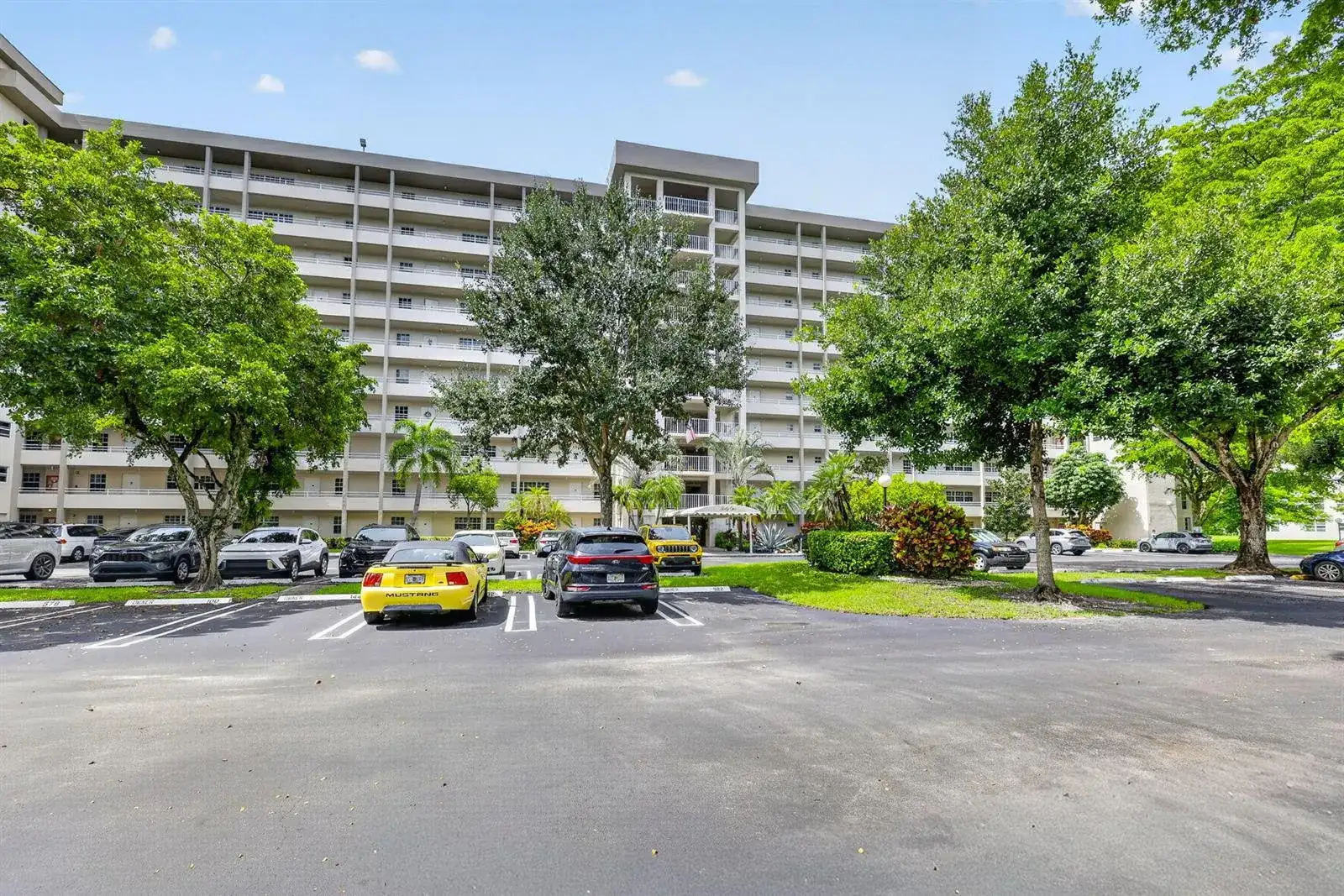 575 Oaks Lane # 102, Pompano Beach FL 33069 photo 2