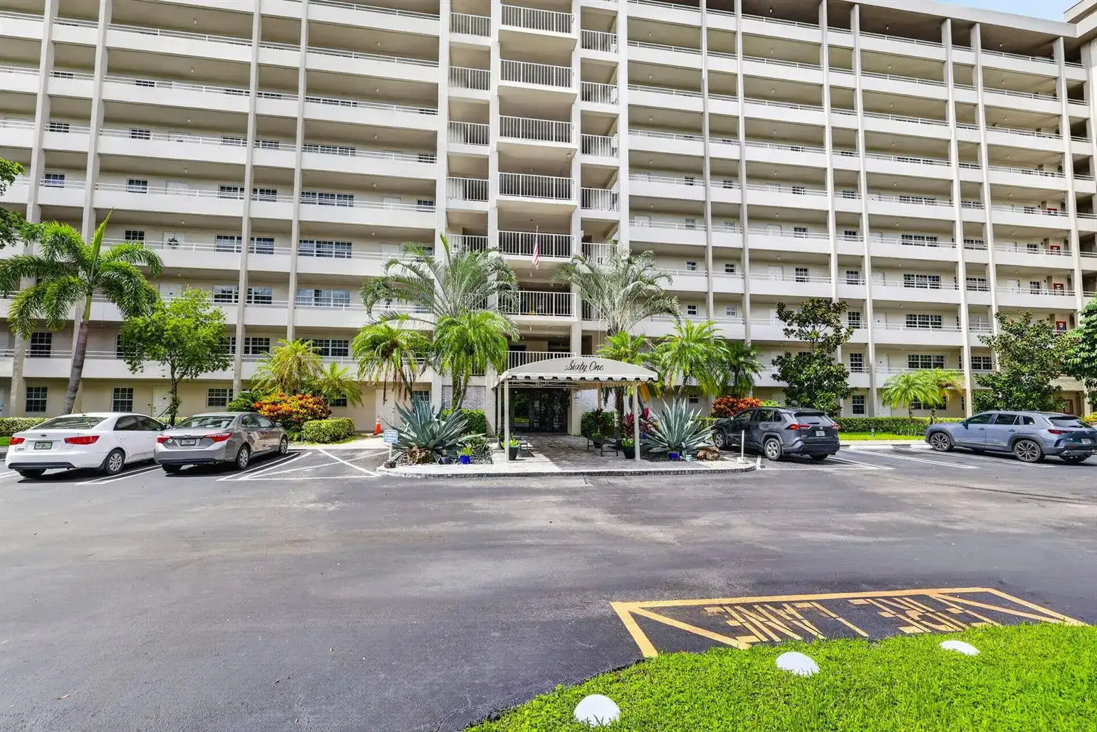 575 Oaks Lane # 102, Pompano Beach FL 33069 photo 3