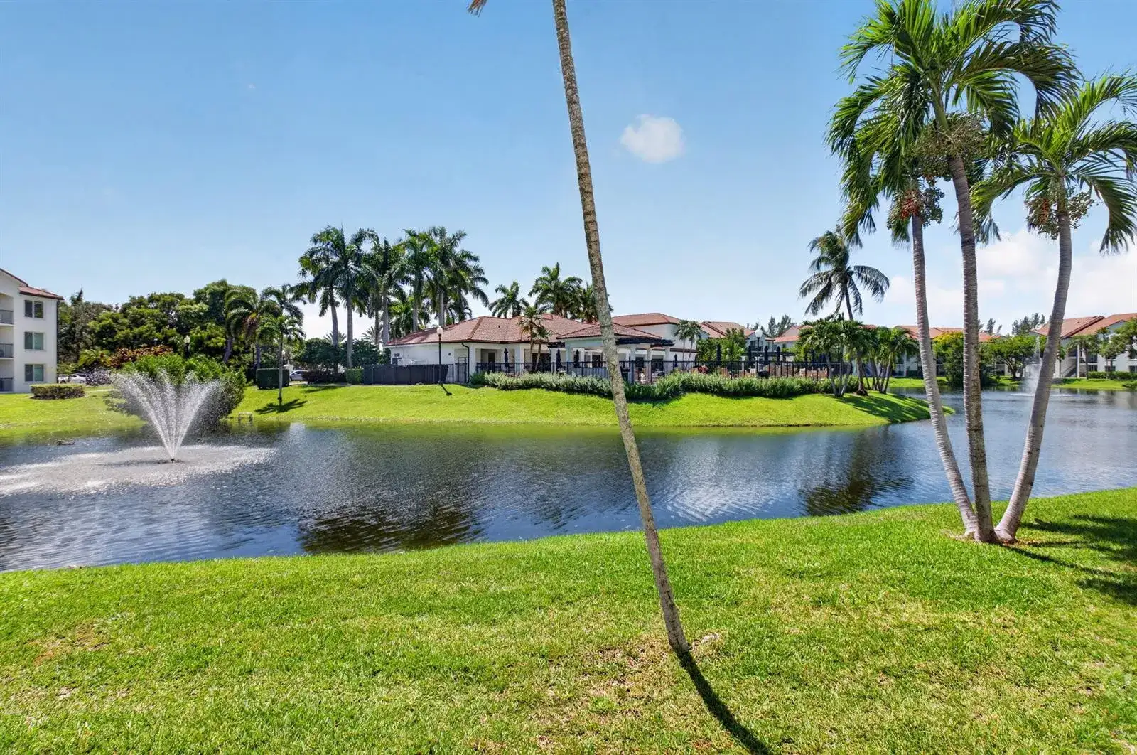 417 Villa Circle, Boynton Beach FL 33435 photo 2